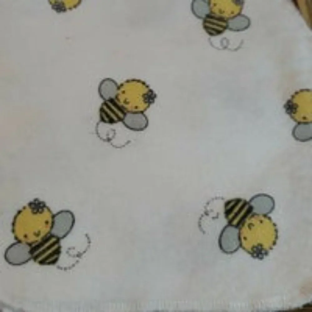 12 white and yellow assorted cloth wipes